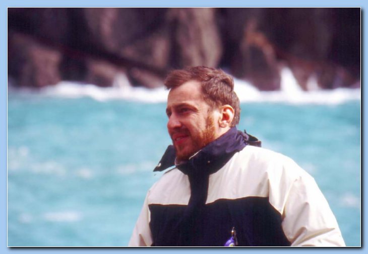 30 antonio sembra al timone del suo veliro